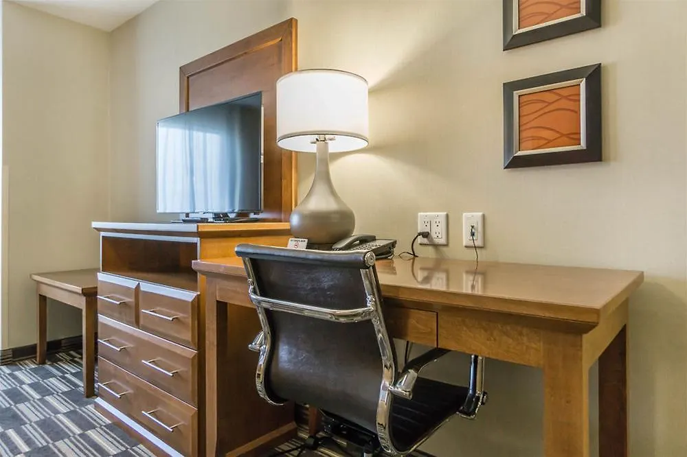 Comfort Inn & Suites Edmonton International Airport Nisku 4*,  Kanada