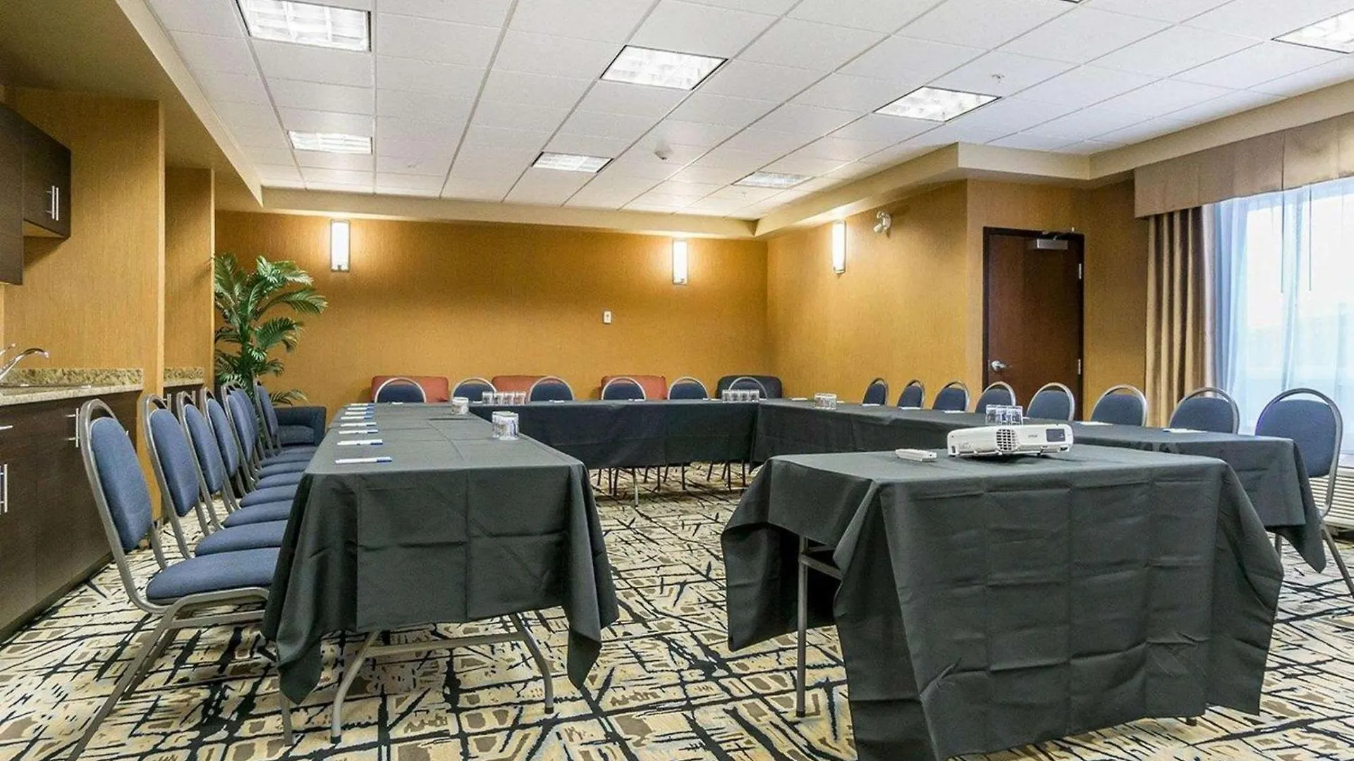 Comfort Inn & Suites Edmonton International Airport Nisku