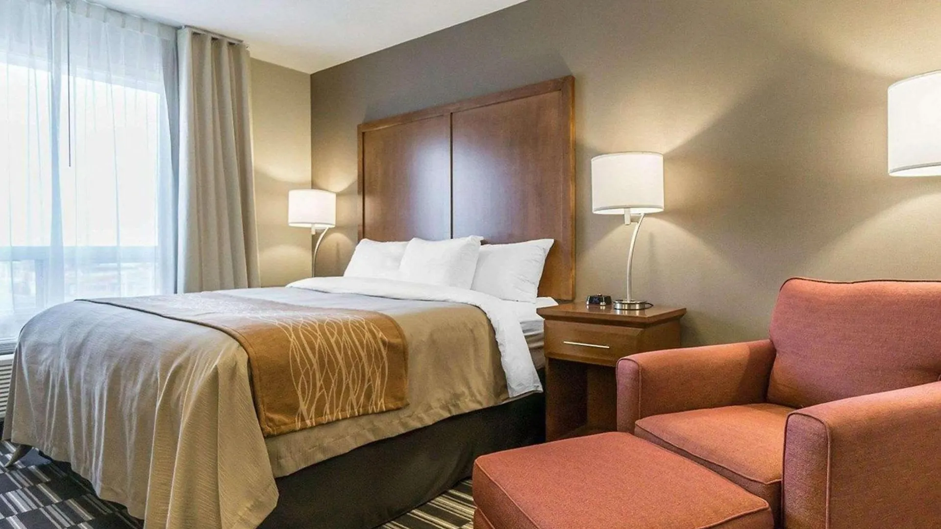 Comfort Inn & Suites Edmonton International Airport Nisku 4*,