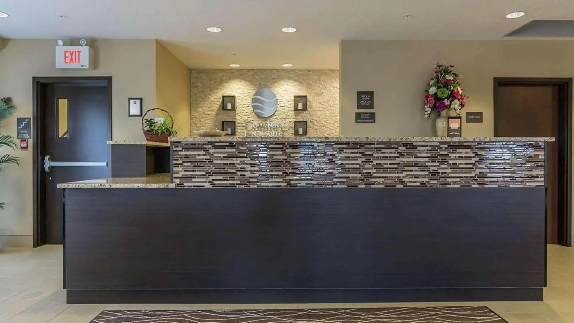 Comfort Inn & Suites Edmonton International Airport Nisku Hotel