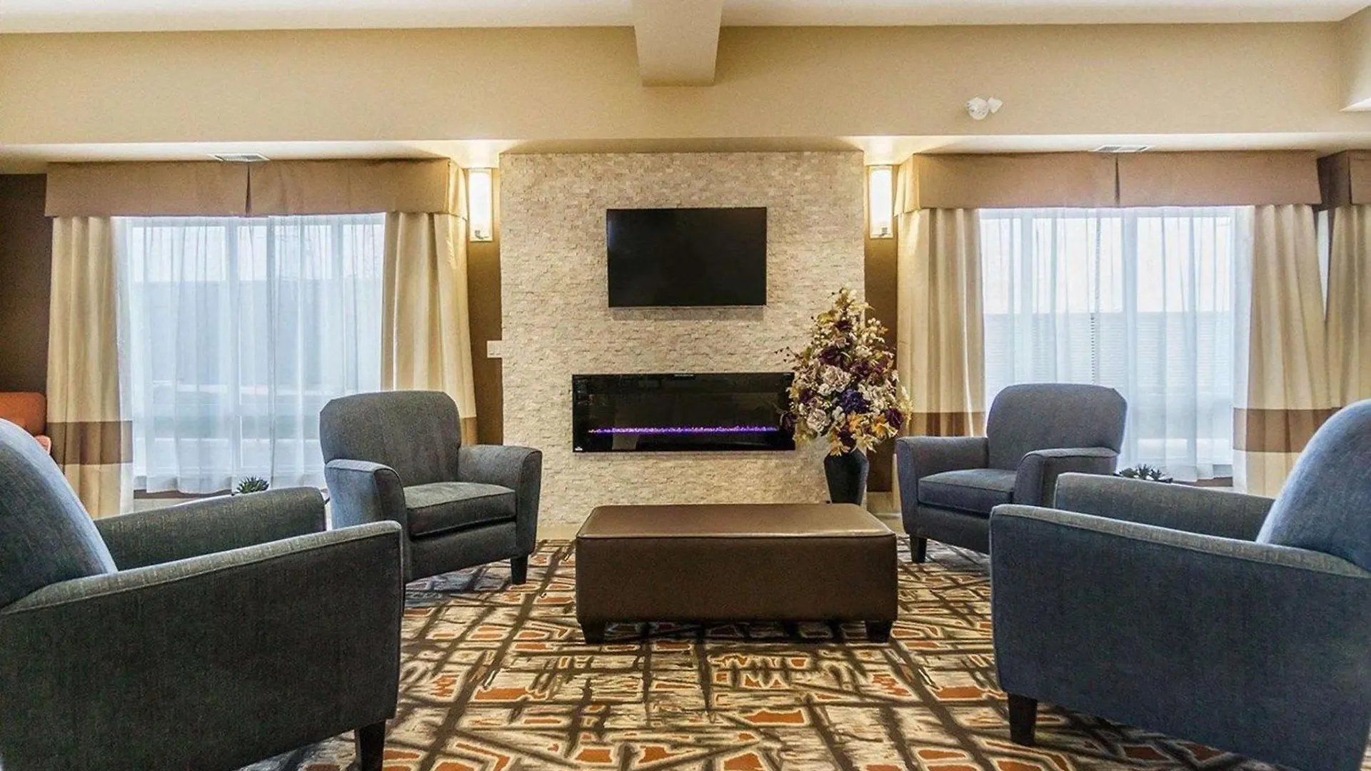 Comfort Inn & Suites Edmonton International Airport Nisku 4*,  Kanada