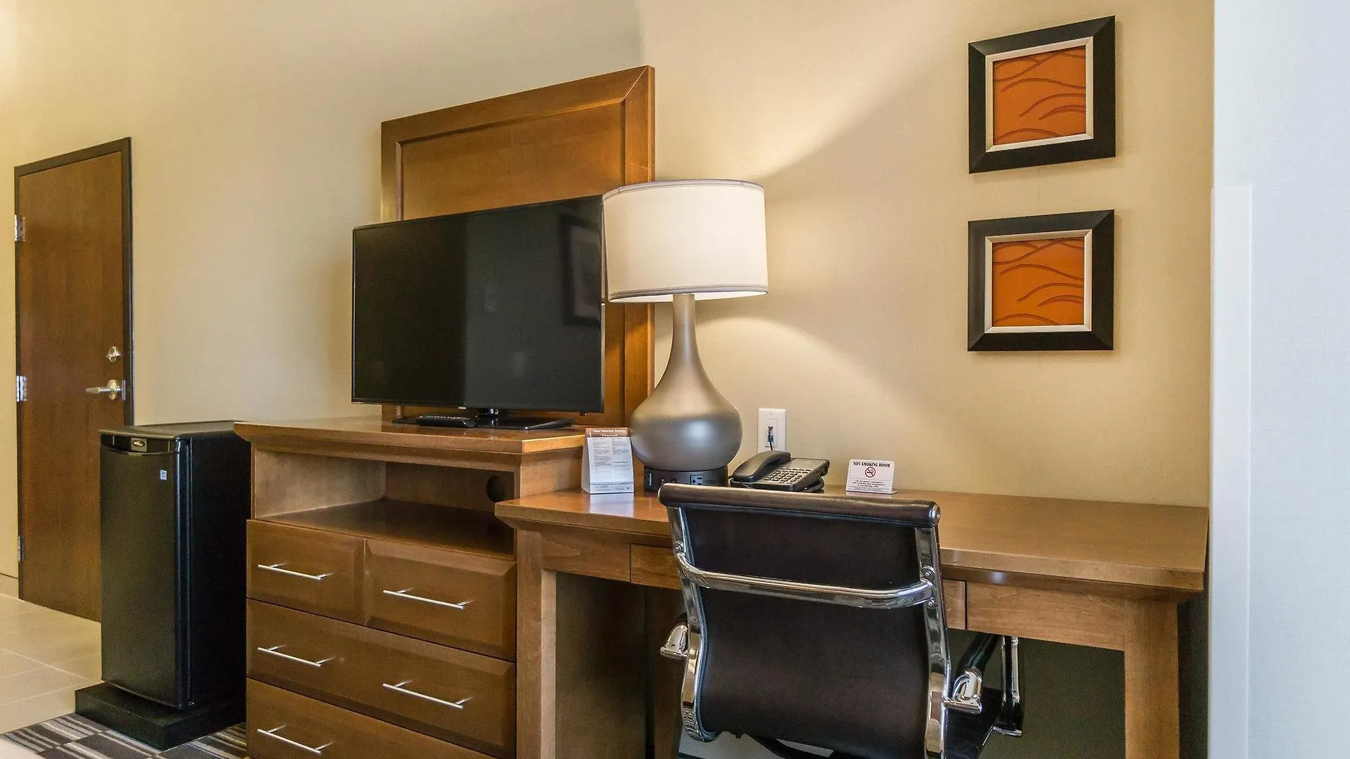 Comfort Inn & Suites Edmonton International Airport Nisku 4*,  Kanada